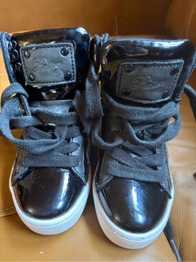Black High-Top Kids Sneakers with Glossy Toe and White Sole